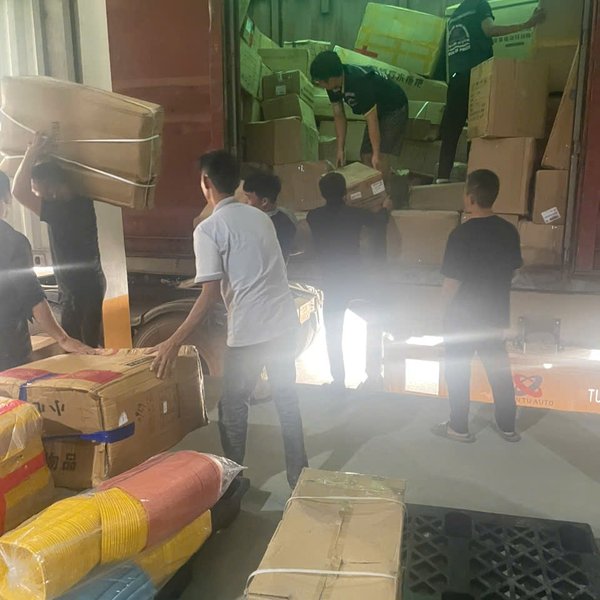 Bốc xếp hàng hóa nhanh chóng tại Đà Nẵng