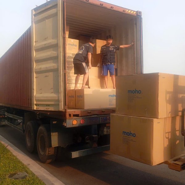 Bốc xếp hàng nước uống và thực phẩm